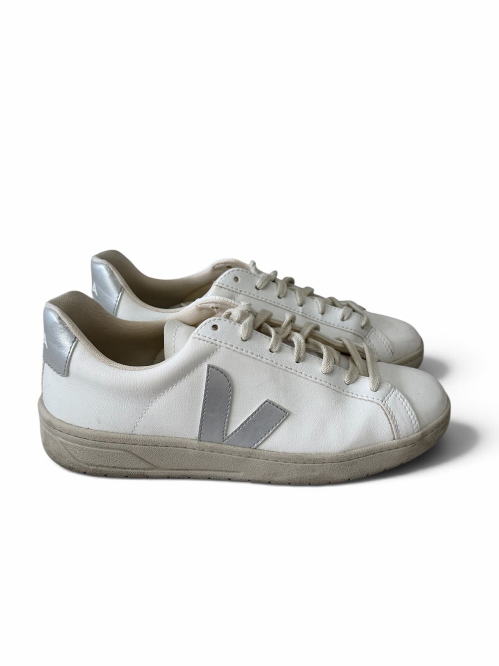 Veja White and Silver Leather Sneakers size 10